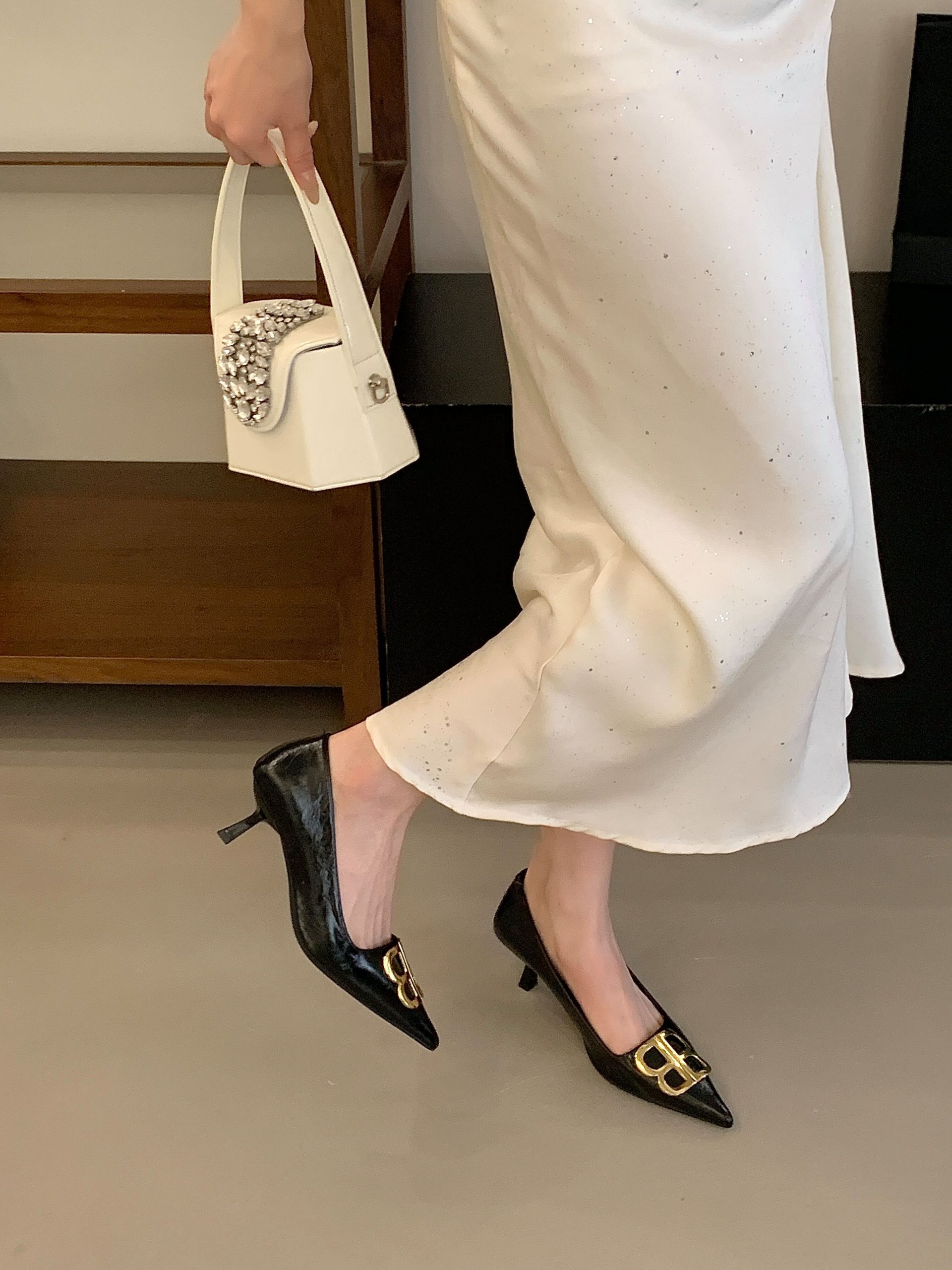 Designer Metal Buckle Pointed Toe Low Heel Shoes for Women 2026 Spring Elegant Versatile High Heel Office Shoes - Image 3