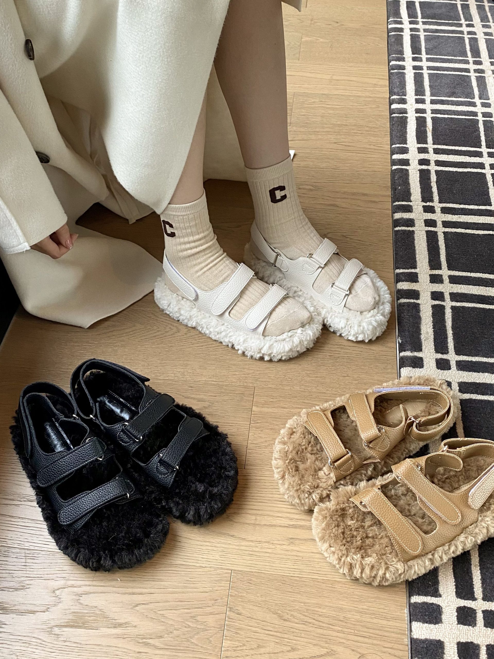 SIZHUONI Women's Plush Thick Sole Slippers 2024 New Winter Indoor Outdoor Furry Sandals - Image 4