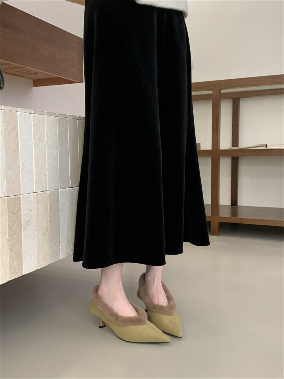 Women's Winter Fleece Lined Pointed Toe Low Heel Slippers with Faux Fur Trim - Image 4